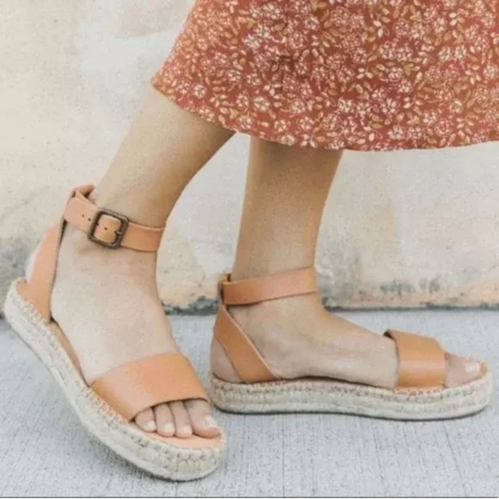 Soludos Brown Tan Sandals Minimalist Design